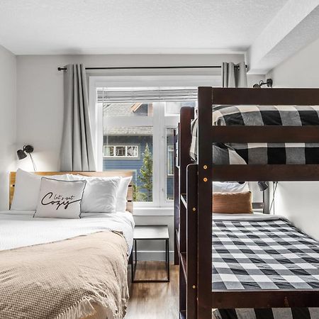 Charming 1 Bdrm Plus Loft With Views Managed By Little Sister Getaways Canmore Eksteriør bilde