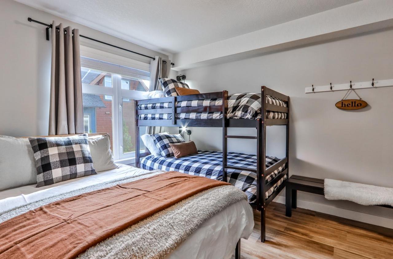 Charming 1 Bdrm Plus Loft With Views Managed By Little Sister Getaways Canmore Eksteriør bilde
