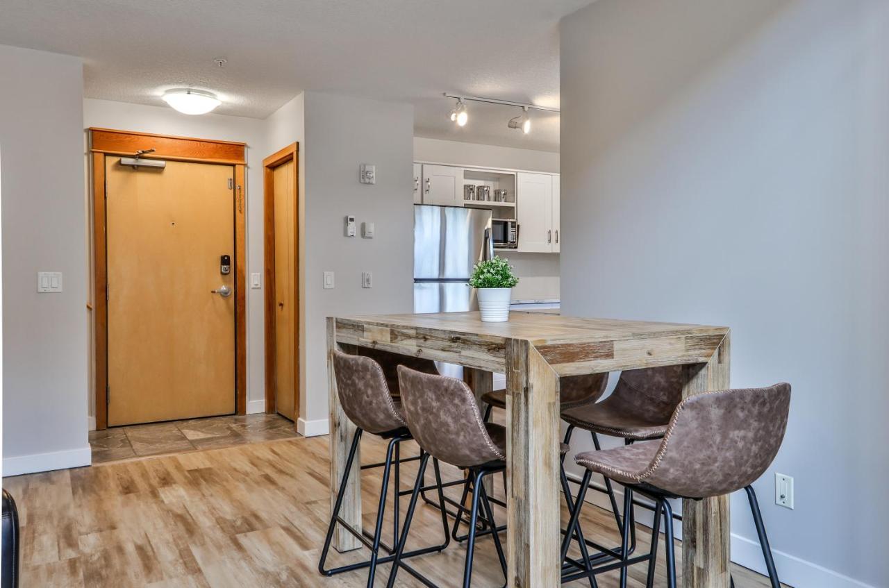Charming 1 Bdrm Plus Loft With Views Managed By Little Sister Getaways Canmore Eksteriør bilde
