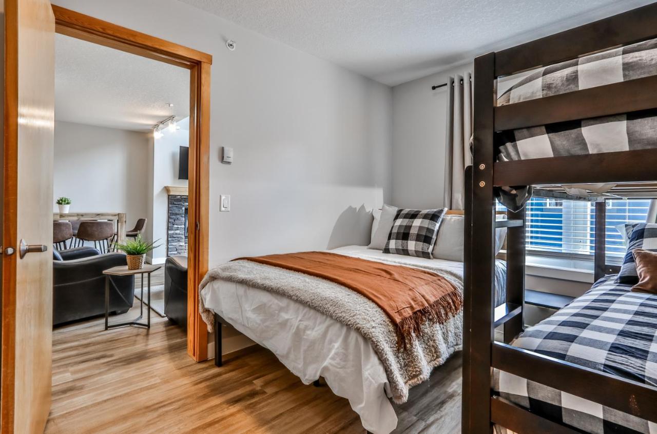 Charming 1 Bdrm Plus Loft With Views Managed By Little Sister Getaways Canmore Eksteriør bilde
