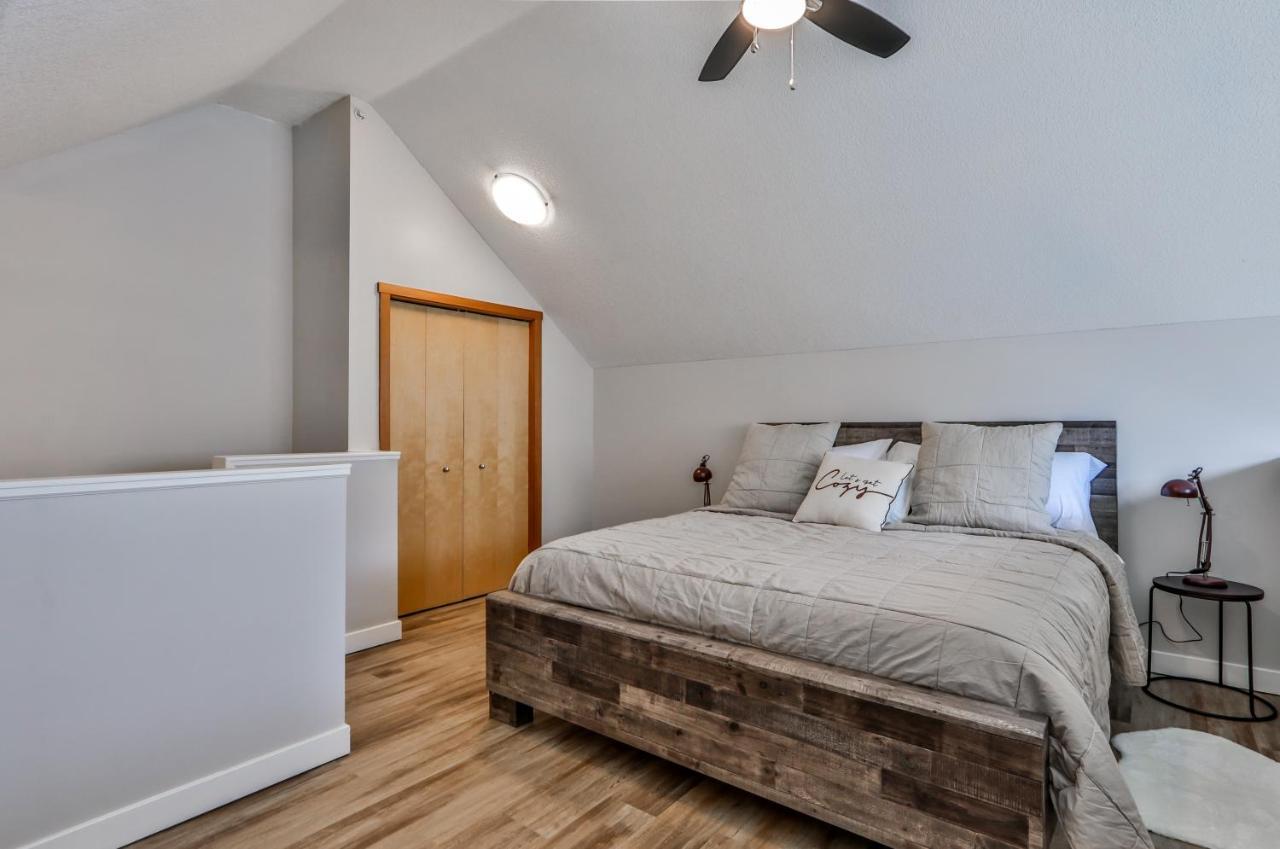 Charming 1 Bdrm Plus Loft With Views Managed By Little Sister Getaways Canmore Eksteriør bilde