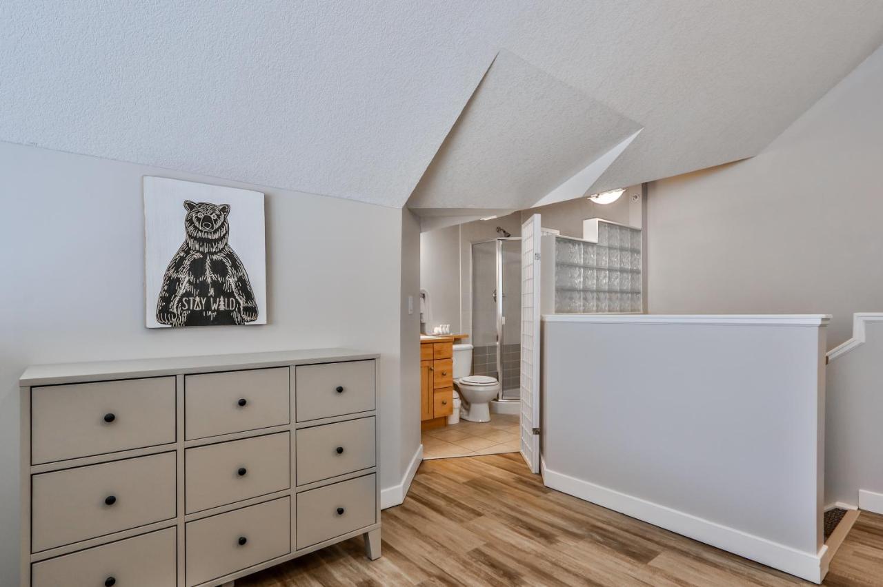 Charming 1 Bdrm Plus Loft With Views Managed By Little Sister Getaways Canmore Eksteriør bilde