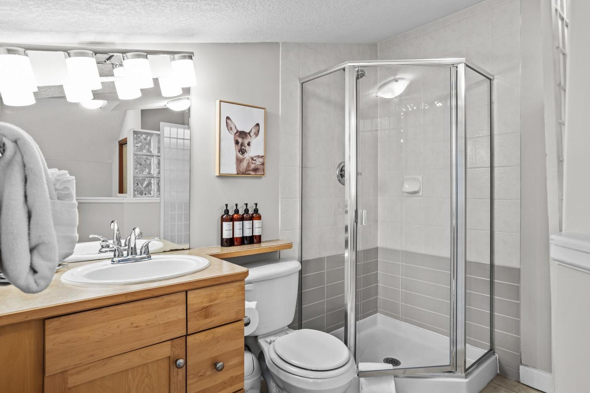 Charming 1 Bdrm Plus Loft With Views Managed By Little Sister Getaways Canmore Eksteriør bilde