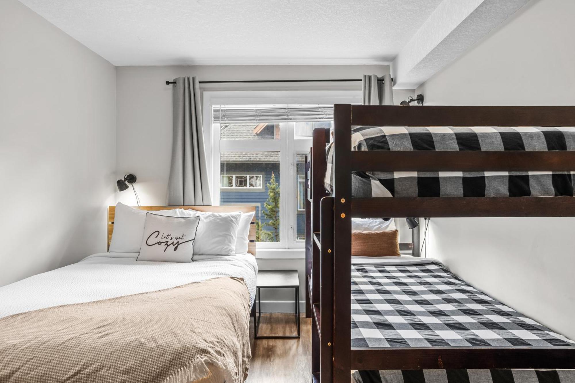 Charming 1 Bdrm Plus Loft With Views Managed By Little Sister Getaways Canmore Eksteriør bilde