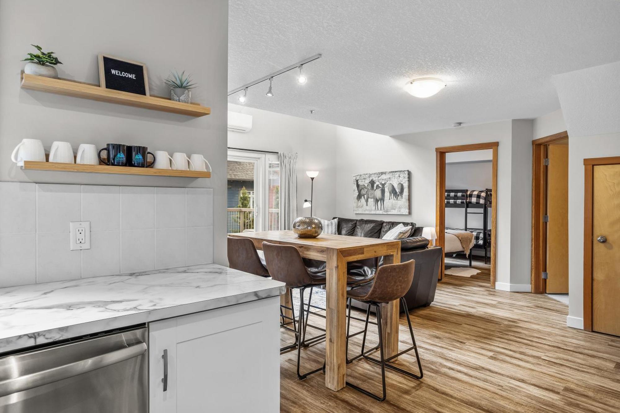 Charming 1 Bdrm Plus Loft With Views Managed By Little Sister Getaways Canmore Eksteriør bilde