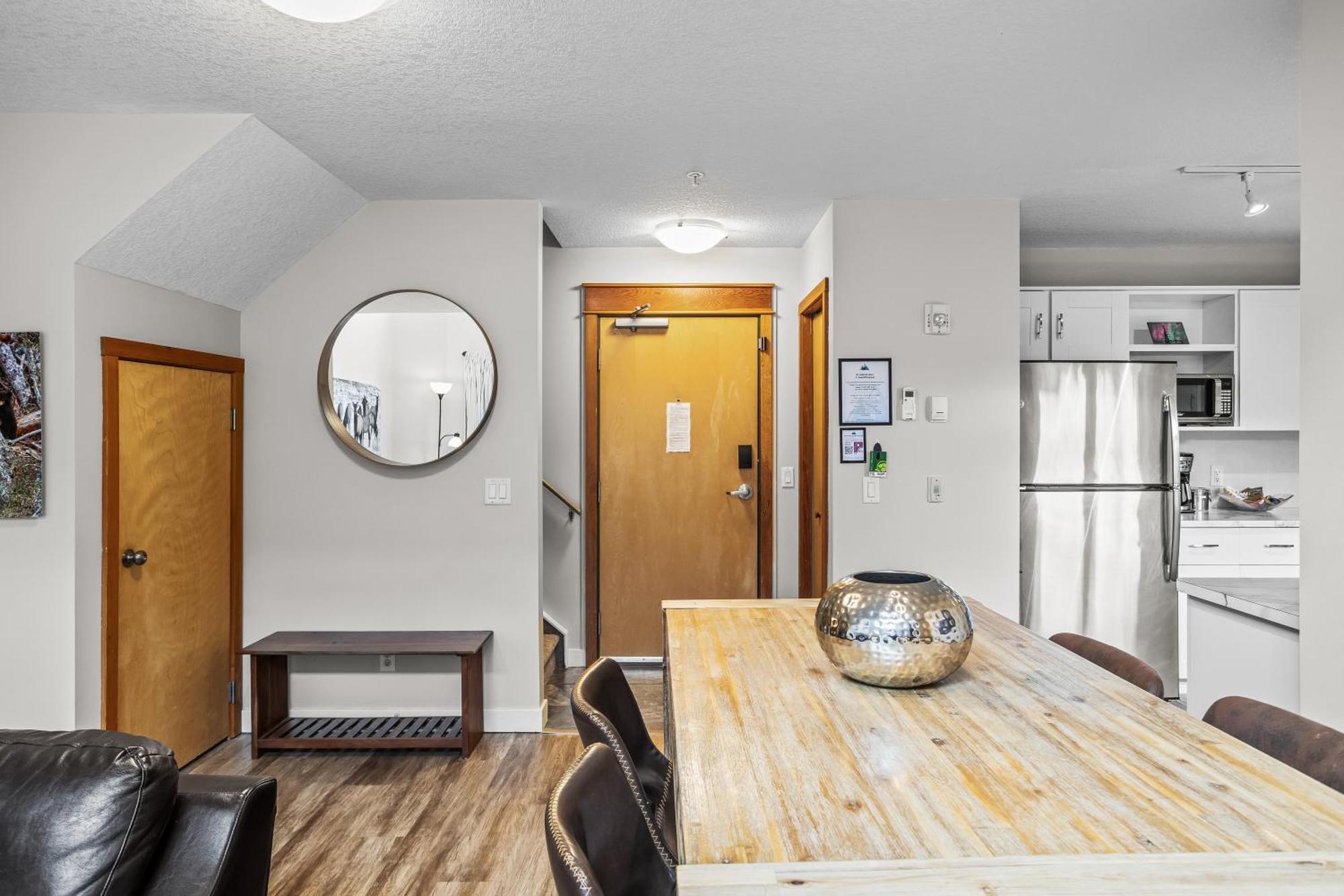 Charming 1 Bdrm Plus Loft With Views Managed By Little Sister Getaways Canmore Eksteriør bilde