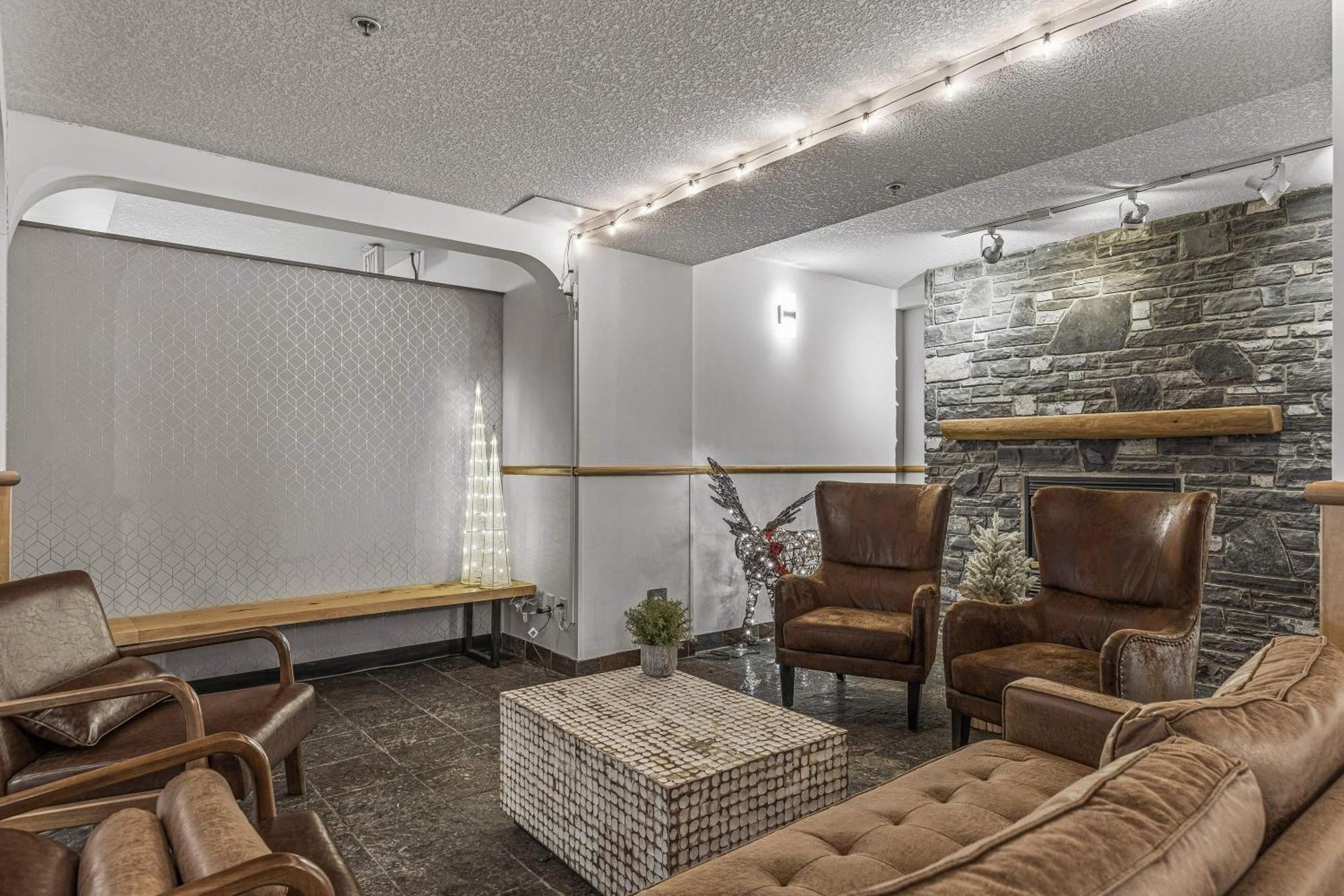 Charming 1 Bdrm Plus Loft With Views Managed By Little Sister Getaways Canmore Eksteriør bilde