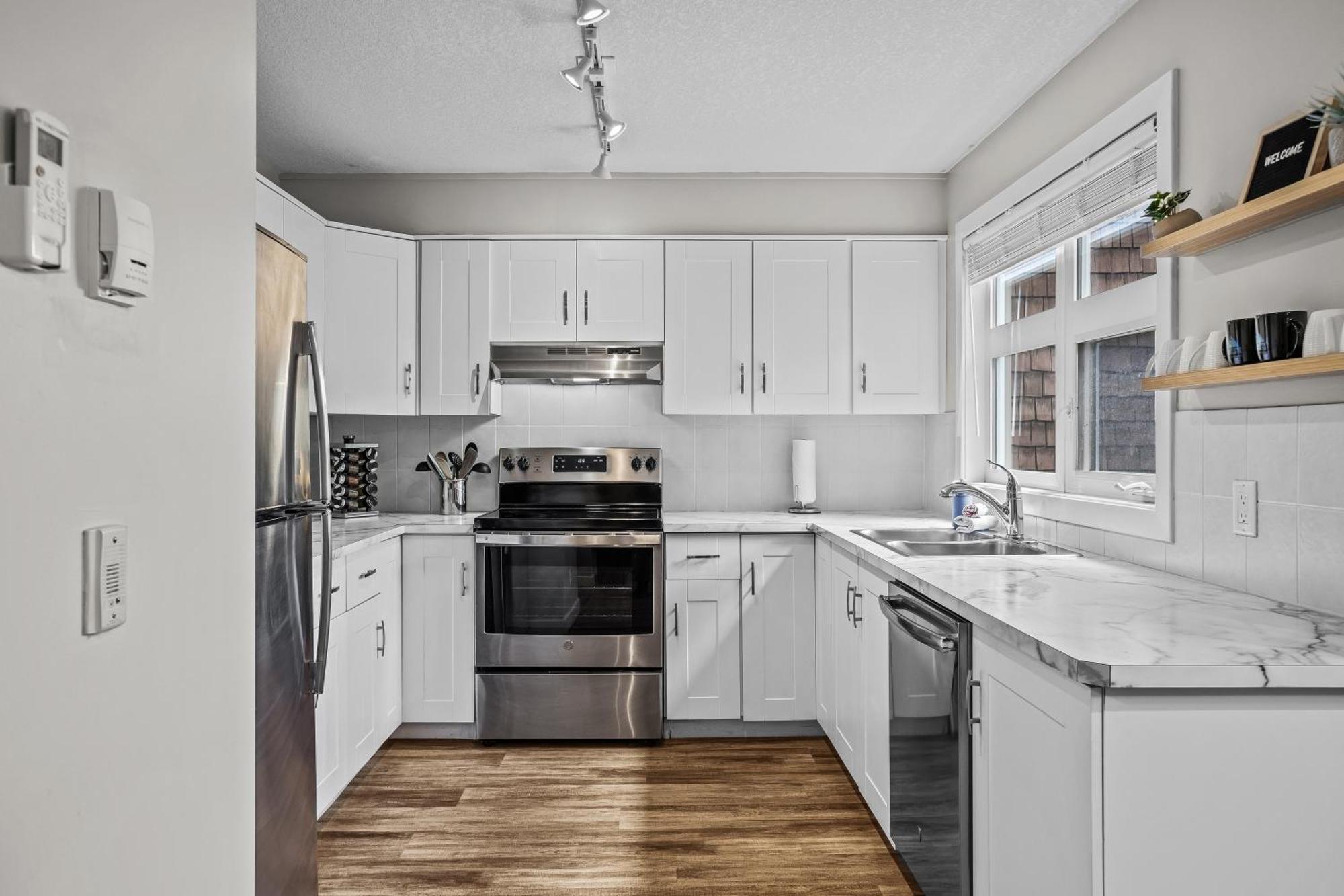 Charming 1 Bdrm Plus Loft With Views Managed By Little Sister Getaways Canmore Eksteriør bilde